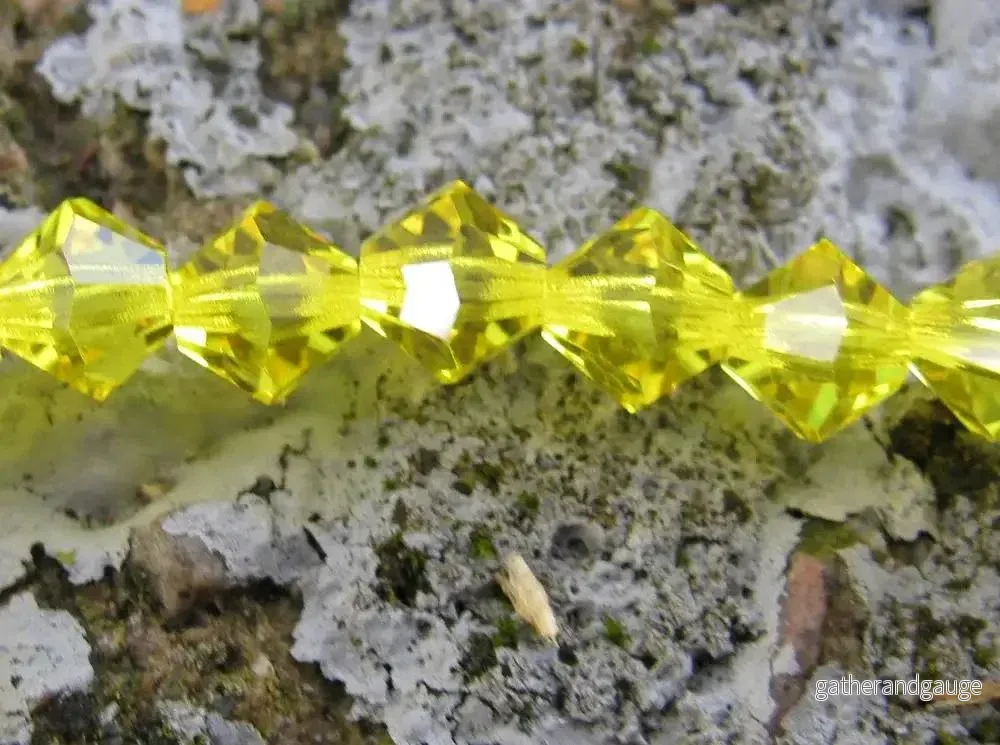 Tjeckiska MC Bicone - Citrine 6 mm, 18- pack
