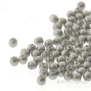 Tjeckiska Vaxade Glaspärlor - Silver Matt 2mm, 1 sträng