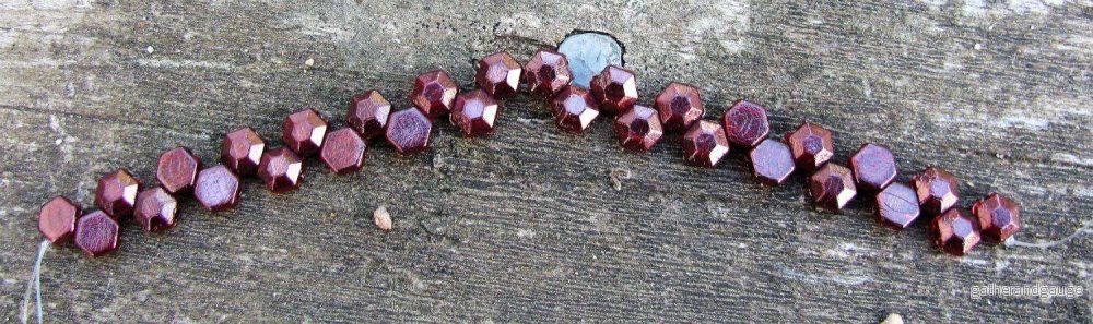 Honeycomb Jewel - Ruby Wine 6mm, 1 sträng - Bild 2