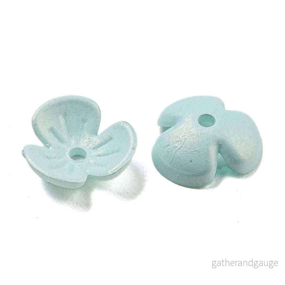 Pärlhattar Akryl – 3-bladig Blomma Pale Turquoise 10mm 5 gram