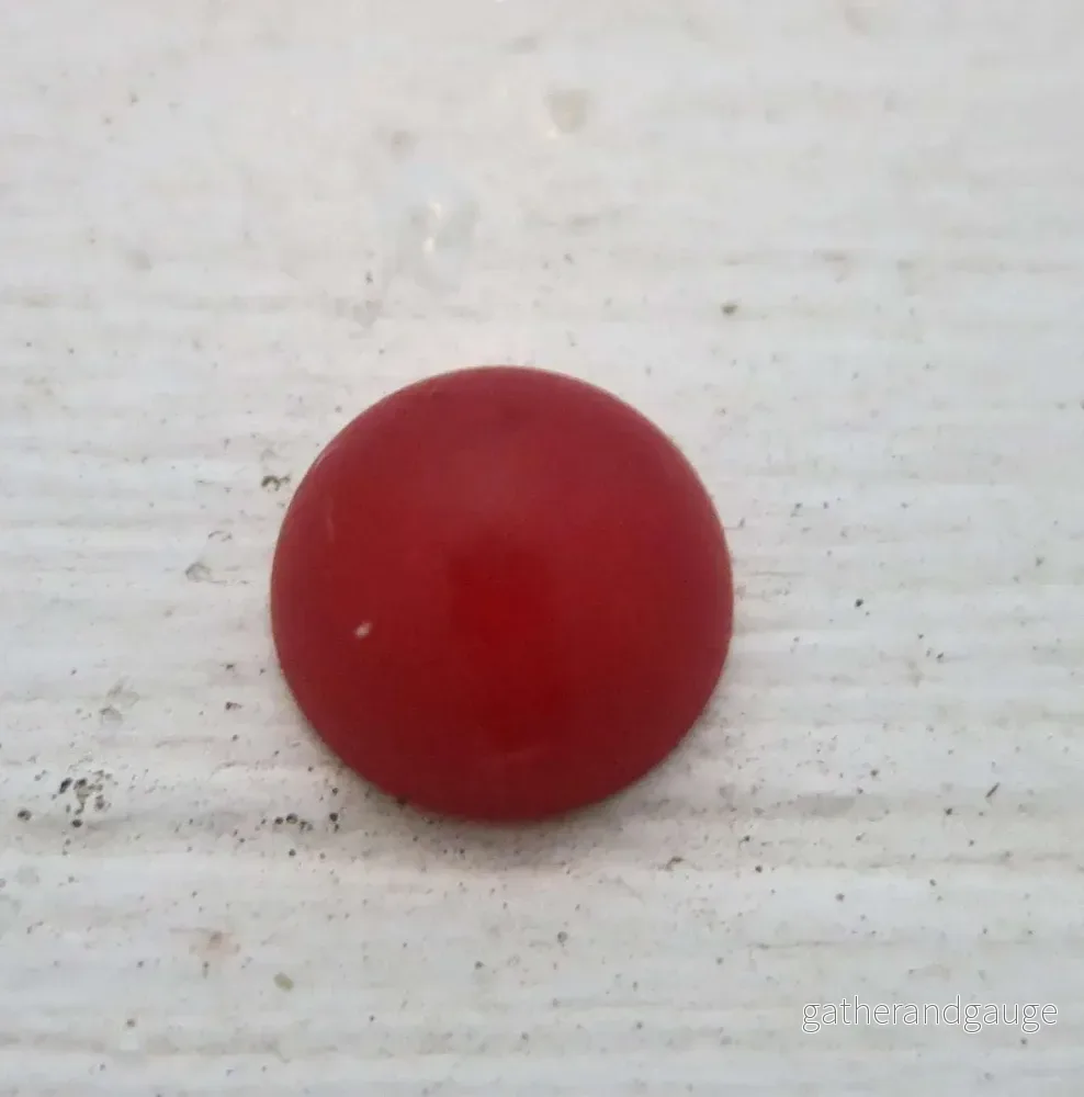 Cabochon av resin – Polaris Röd, 12mm 1 styck Cabochon av resin – Polaris Röd, 12mm 1 styck