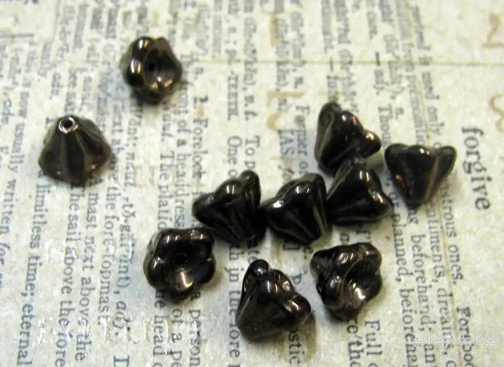 Tjeckiska Änglakjolar/Blommor – Dark Bronze, 6x8mm, 10-pack Tjeckiska Änglakjolar/Blommor – Dark Bronze, 6x8mm, 10-pack