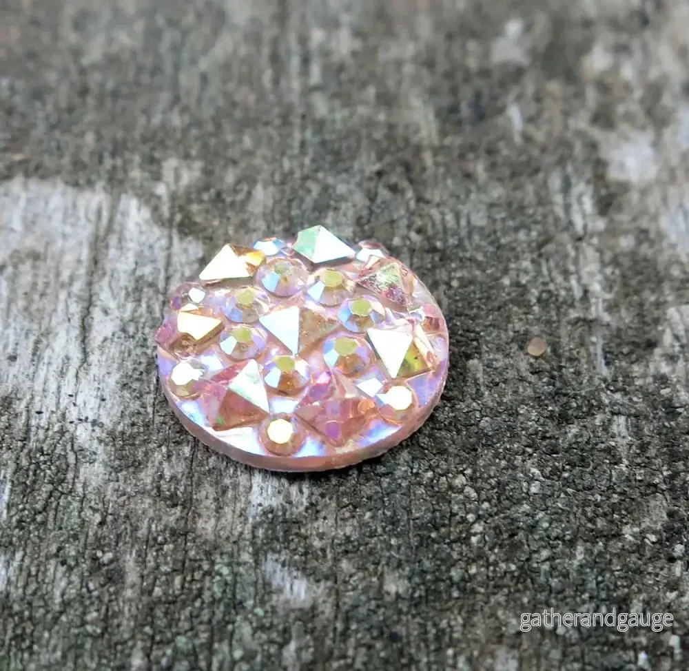 Cabochon av resin – Druzy Rosa 10mm, 1 styck Cabochon av resin – Druzy Rosa 10mm, 1 styck