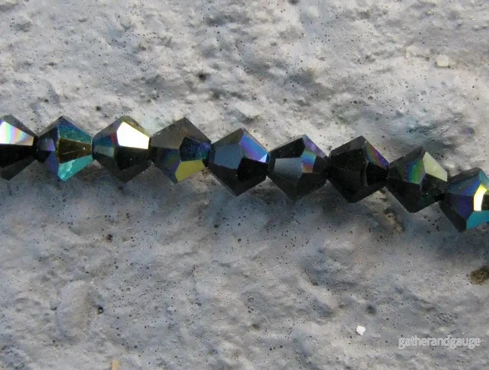 Tjeckiska MC Bicone - Jet AB 4 mm, 1 sträng