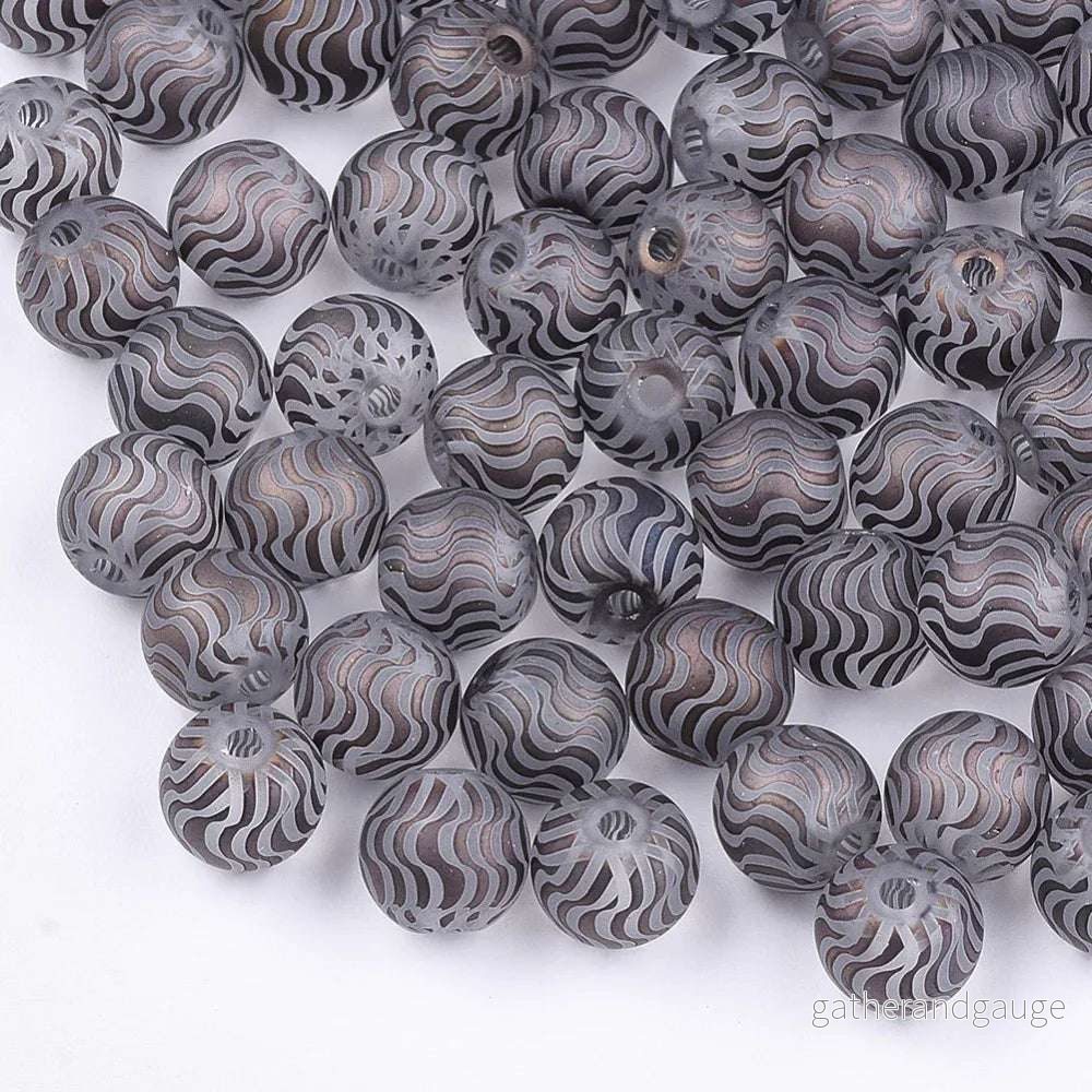 Glaspärla Rund - Randigt mönster Coconut brown 8mm 1 styck - Bild 2