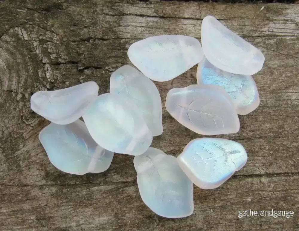 Glaspärlor Löv – Crystal Matte AB, 9x14mm, 10-pack Glaspärlor Löv – Crystal Matte AB, 9x14mm, 10-pack