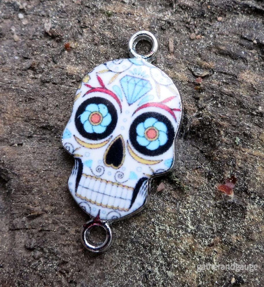 Connector Silverfärgad – Emaljerad Suger Skull, Vit 1 styck Connector Silverfärgad – Emaljerad Suger Skull, Vit 1 styck