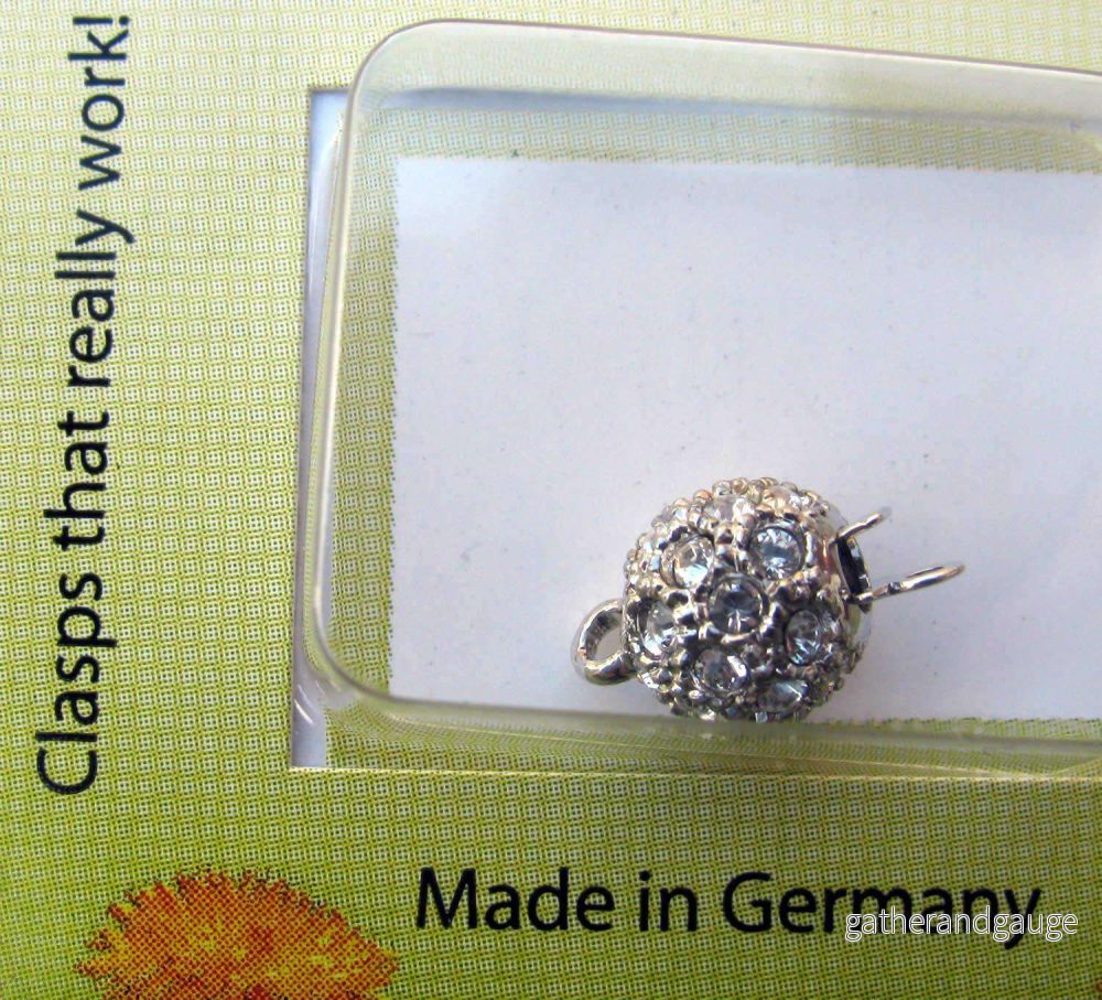 Claspgarten Instickslås - Mindre Rund med Strasstenar, Silverfärgad 8mm 1 styck - Bild 3