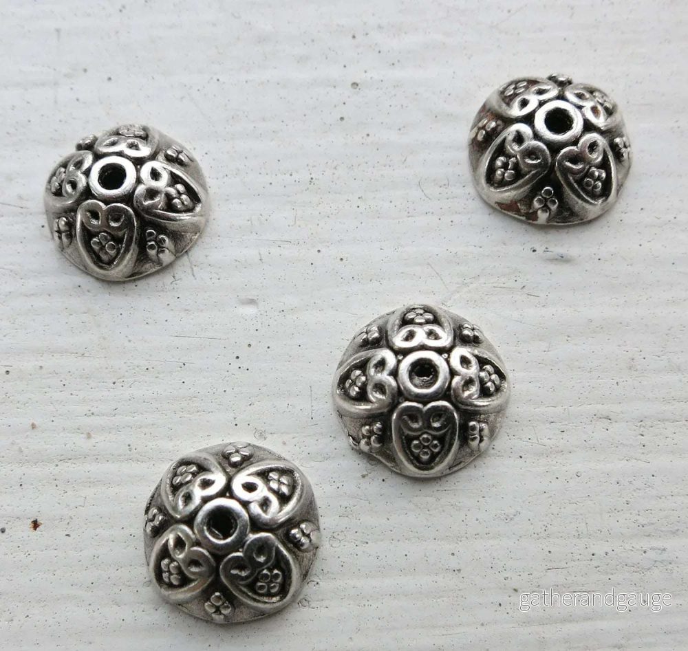 Pärlhattar Silverfärgade - Rund med hjärtan 10mm, 4-pack