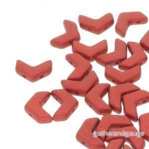 Chevron Duo – Chalk Lava Red 10x4mm, 1 sträng Chevron Duo – Chalk Lava Red 10x4mm, 1 sträng
