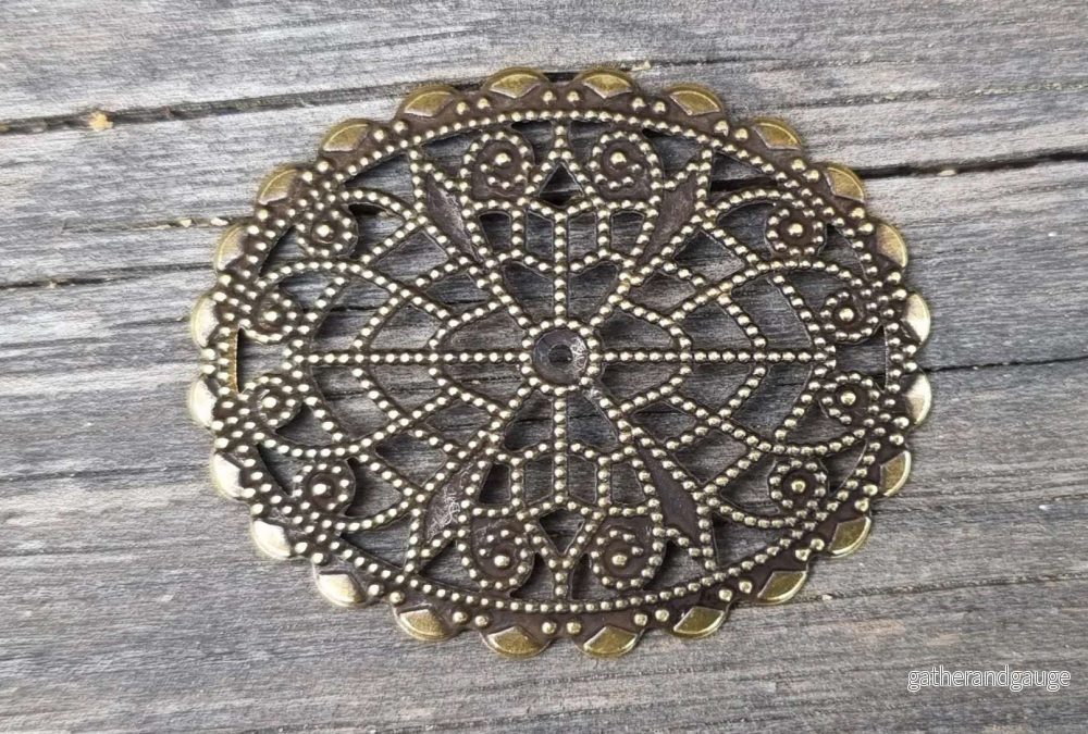 Connector Bronsfärgad – Filigree Oval 36x45mm 1 Styck Connector Bronsfärgad – Filigree Oval 36x45mm 1 Styck