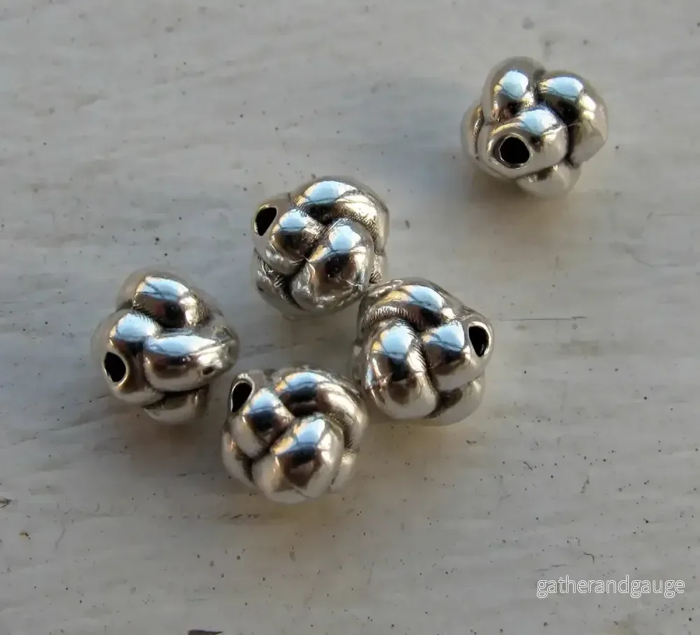 Mellandel silverfärgad – Randig knut 7mm 5-pack