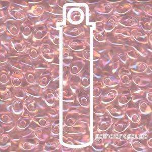 Miyuki Long Magatama – Pink Lined Crystal AB 4x7mm, 8,5 gram Miyuki Long Magatama – Pink Lined Crystal AB 4x7mm, 8,5 gram