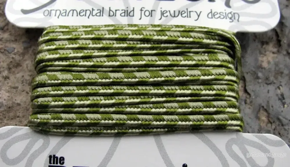 Soutache Band Randigt - Celery / Ivy 1 Förpackning (3 Yards) - Bild 2