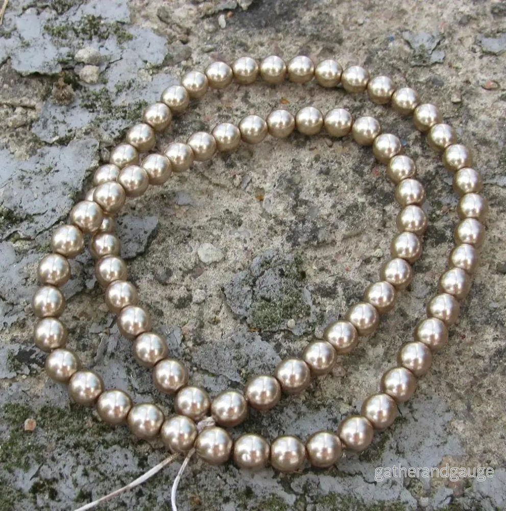 Tjeckiska vaxade glaspärlor - Champagne 6mm, 1 sträng