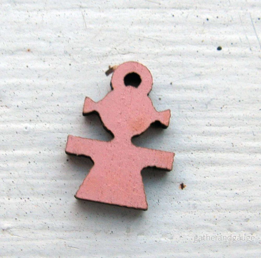Hänge Trä - Flicka Rosa 11x12mm 1 styck