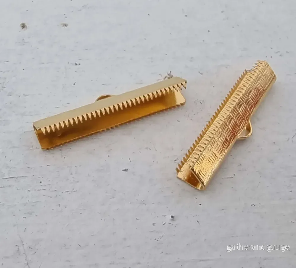 Ändfäste platta band 24k guldpläterad – Bredare modell, 29 mm, 2-pack