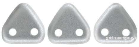 CzechMates Triangle Bead - Två hål, Satin Silver 6mm, 10 gram