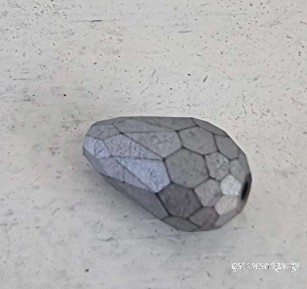 Facetterad Droppe – Matt Silver 10x15mm 1 styck Facetterad Droppe – Matt Silver 10x15mm 1 styck