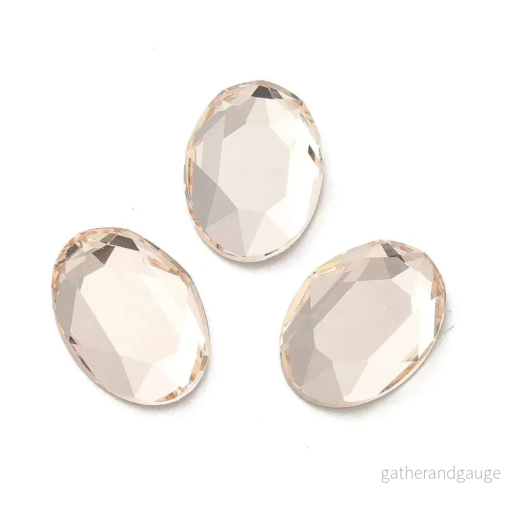 Facetterad Flatbacks - Oval Light Peach 14x10mm 1 styck