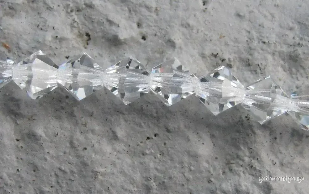 Tjeckiska MC Bicone – Crystal 6 mm, 1 sträng Tjeckiska MC Bicone – Crystal 6 mm, 1 sträng
