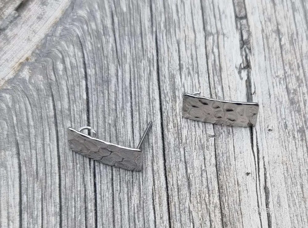 Örstickare silverfärgad - Hamrad rektangel 8x13mm 2-pack