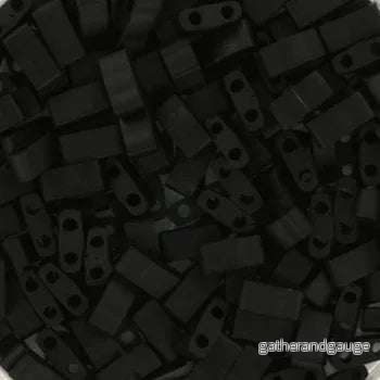 Miyuki Half Tila – Opaque Matte Black 5×2,5mm, 5 gram Miyuki Half Tila – Opaque Matte Black 5×2,5mm, 5 gram