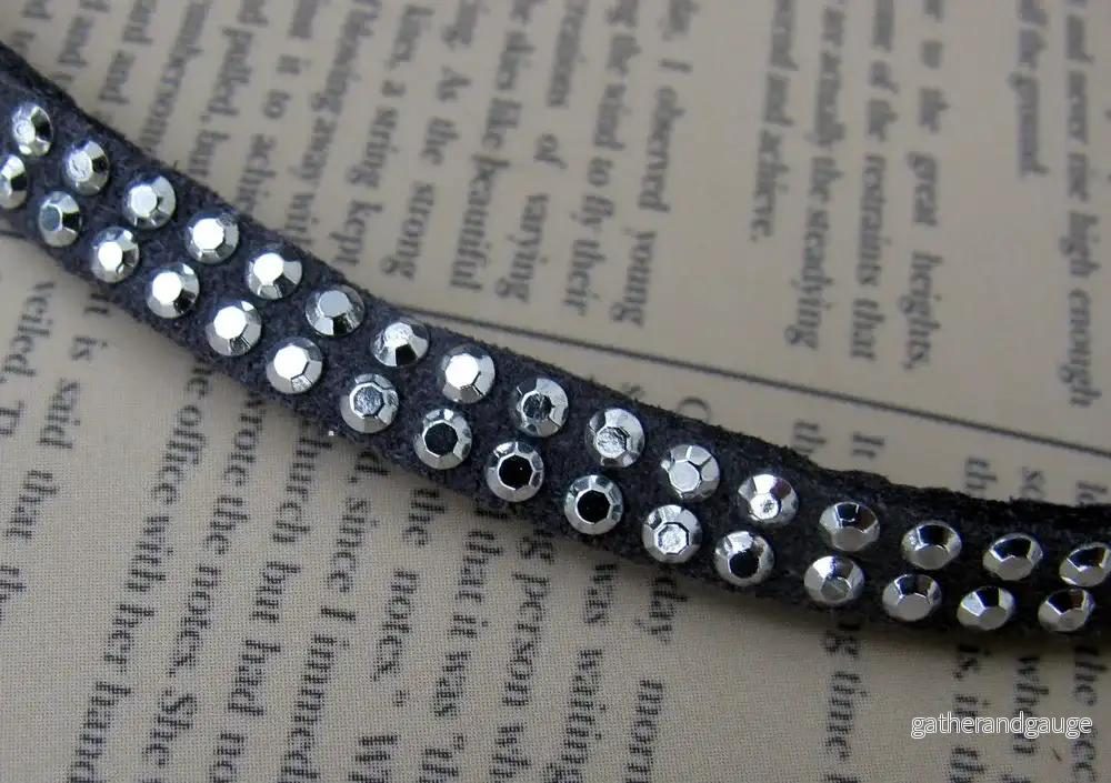 Läderimitation - Platt Grå med Blingstenar 5mm, 20 cm