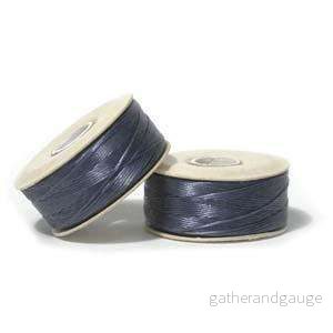 Nymo B – Royal Blue, 1 Rulle Nymo B – Royal Blue, 1 Rulle