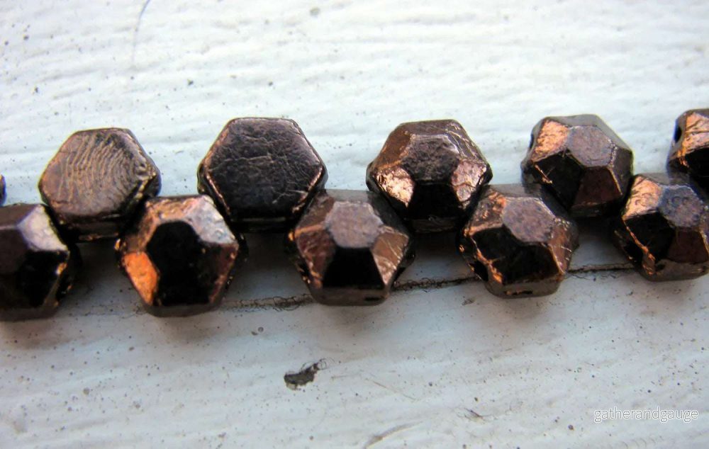 Honeycomb Jewel - Bronze 6mm, 1 sträng - Bild 3