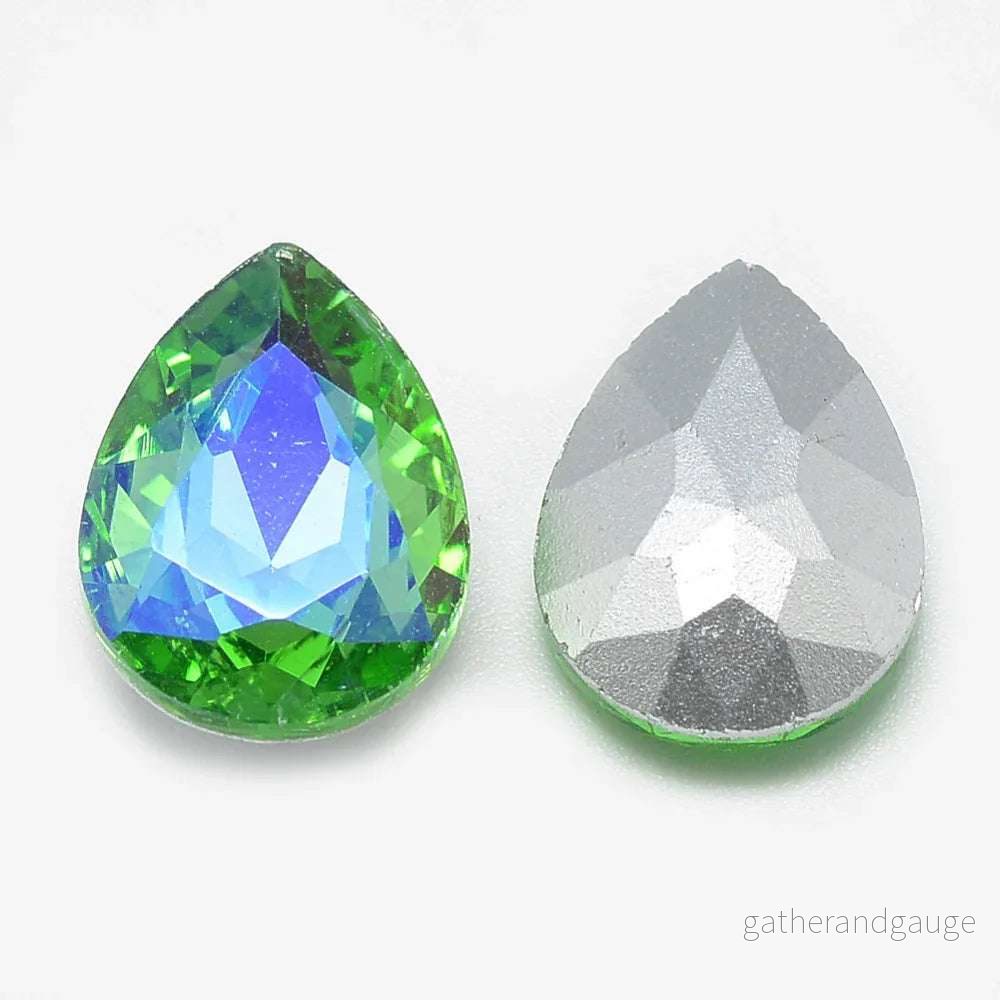Kinesisk strass - Teardrop Light Green Shimmer 18x13mm 1 styck