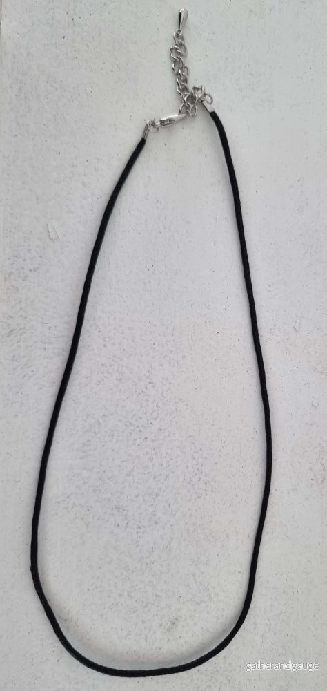 Bomullstråd halsband – Svart 2mm, 1 styck Bomullstråd halsband – Svart 2mm, 1 styck