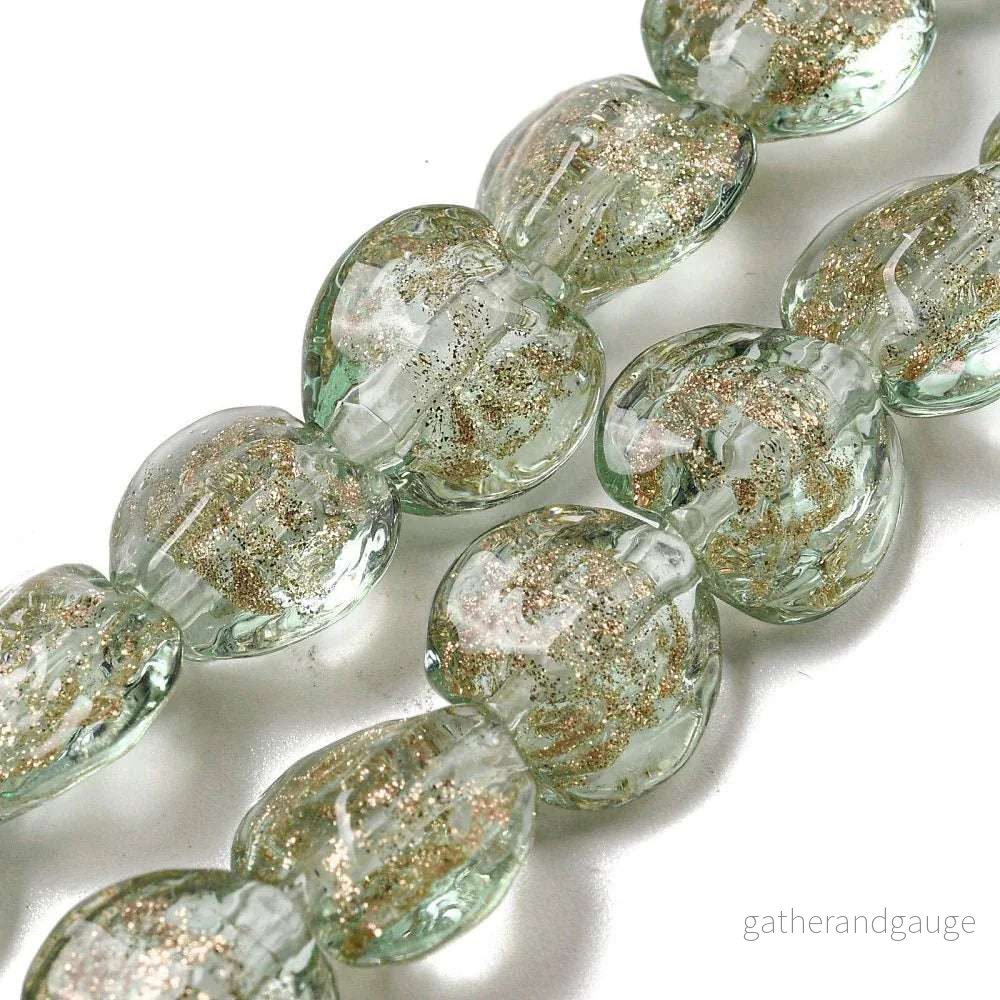 Lampwork Hjärta - Svagt Grön med Guldglitter 12mm 1 styck - Bild 2