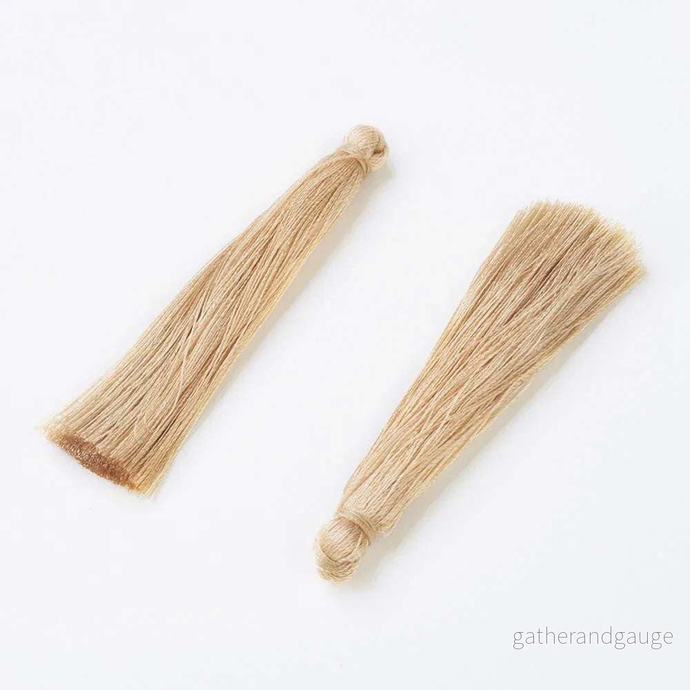 Hänge tassel polyester - Moccasin 65mm 1 styck