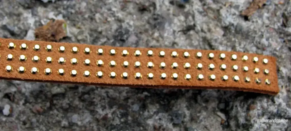 Mockaimitation - Brun med guldiga strasstenar, 10mm, 20cm