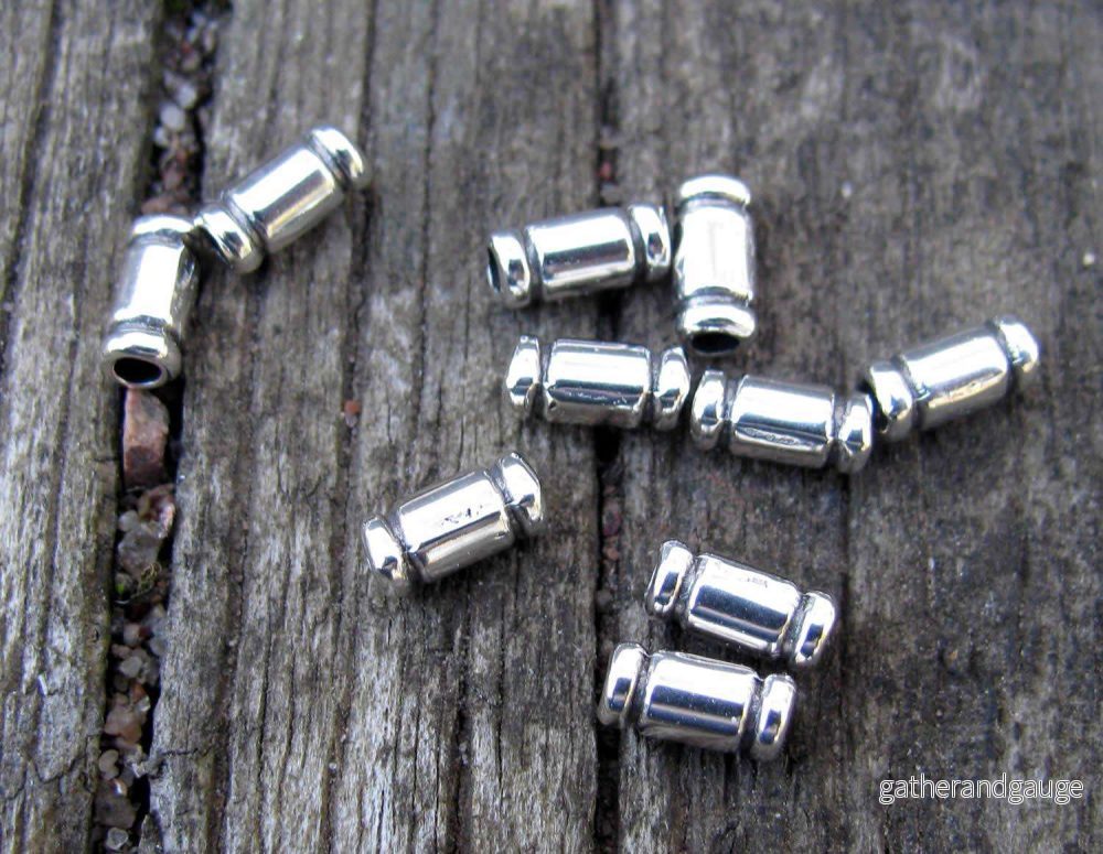 Mellandel Silverfärgad – Litet rör med streck 6,3×3 10-pack Mellandel Silverfärgad – Litet rör med streck 6,3×3 10-pack