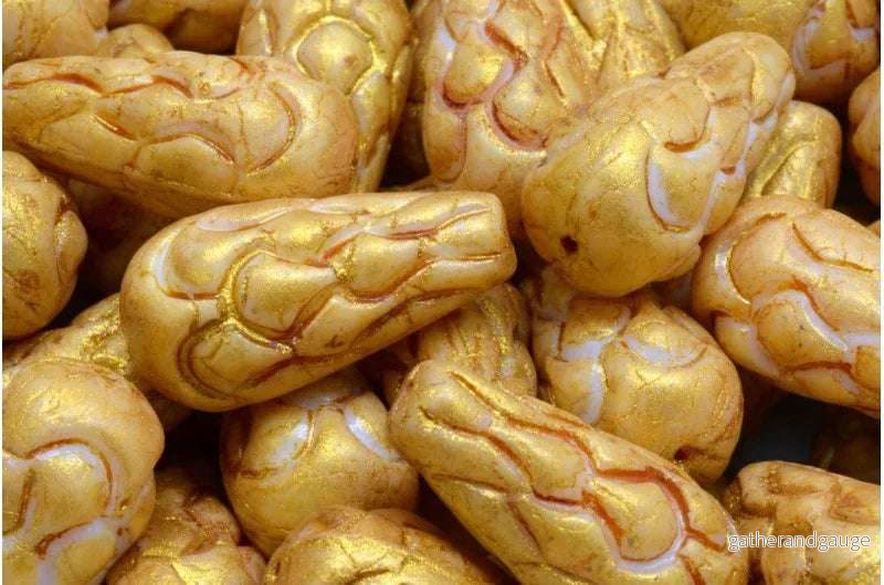 Pinecone Bead - Alabaster Gold-Dust 25x12mm 1 styck