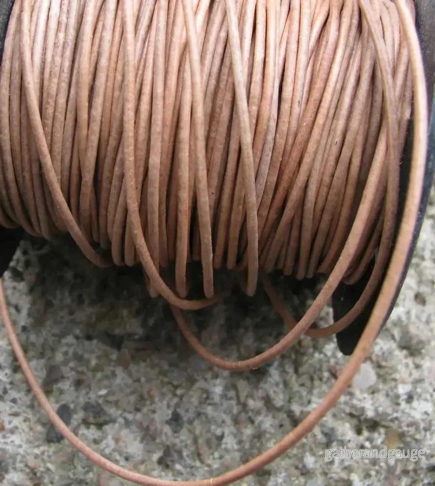 Läderband 1 mm - Natur, 1m