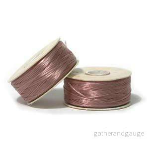 Nymo B – Rosey Mauve, 1 rulle Nymo B – Rosey Mauve, 1 rulle