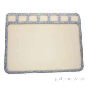 Pärlmatta med fördjupningar 35,6×27,9 cm – 1 styck