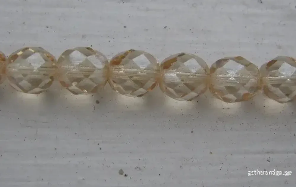 Tjeckiska Firepolish - Crystal Champagne 8mm, 25-pack