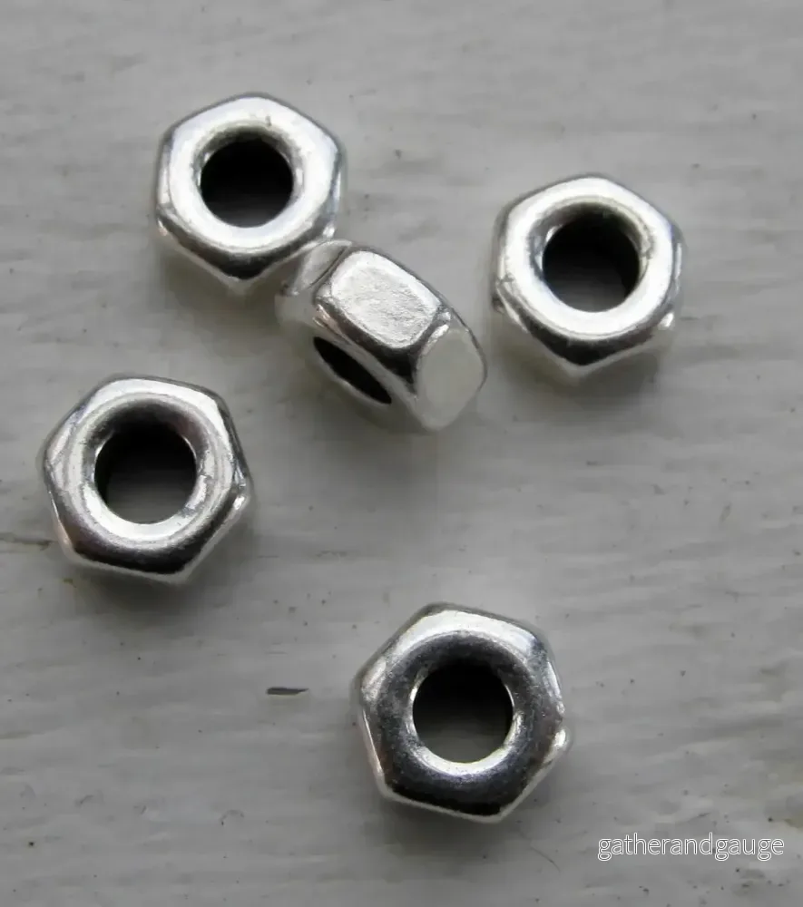 Mellandel Silverfärgad – Mutter 8x4mm 5-pack Mellandel Silverfärgad – Mutter 8x4mm 5-pack