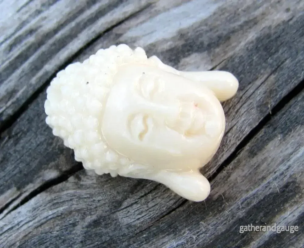 Imiterad Korall - Buddha, Vit 16x11mm, 1 styck - Bild 3