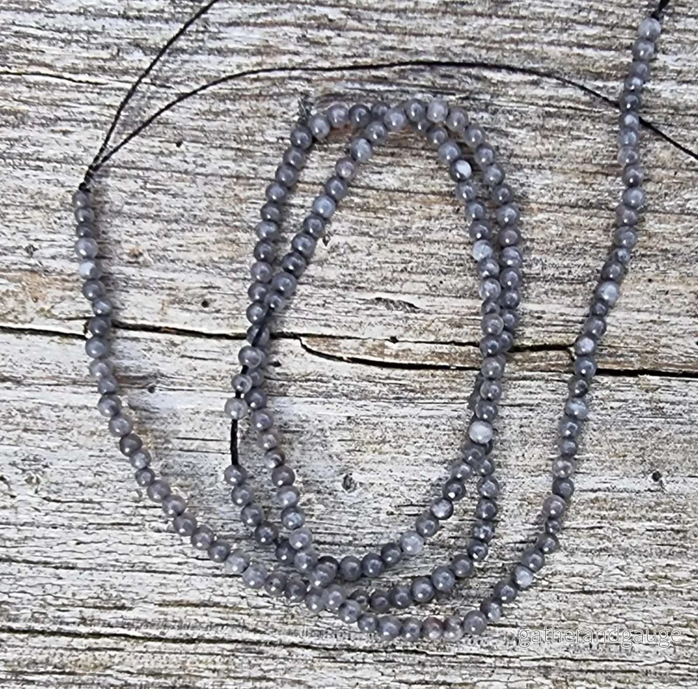 Jade Rund - Gråmelerad 2,3mm 1 Sträng
