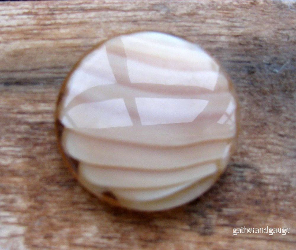 Cabochon Rund - Ljusbrun / Vit ca 24mm - 1 styck