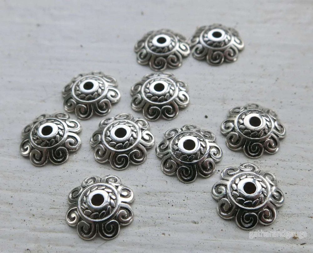 Pärlhattar Silverfärgade - Rund blomma med snirklar 8mm, 10-pack