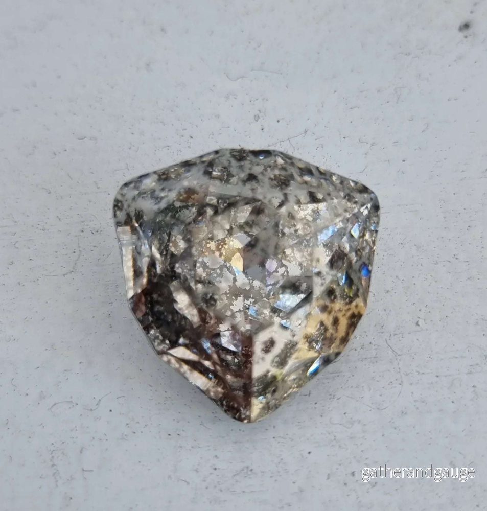Swarovski Crystals Trilliant Fancy Stone (4702) – Crystal Silver Patina 24 mm, 1 styck Swarovski Crystals Trilliant Fancy Stone (4702) – Crystal Silver Patina 24 mm, 1 styck