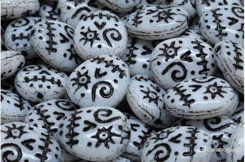 Woodoo Funny Face Beads – White/Black16x13mm, 6-pack