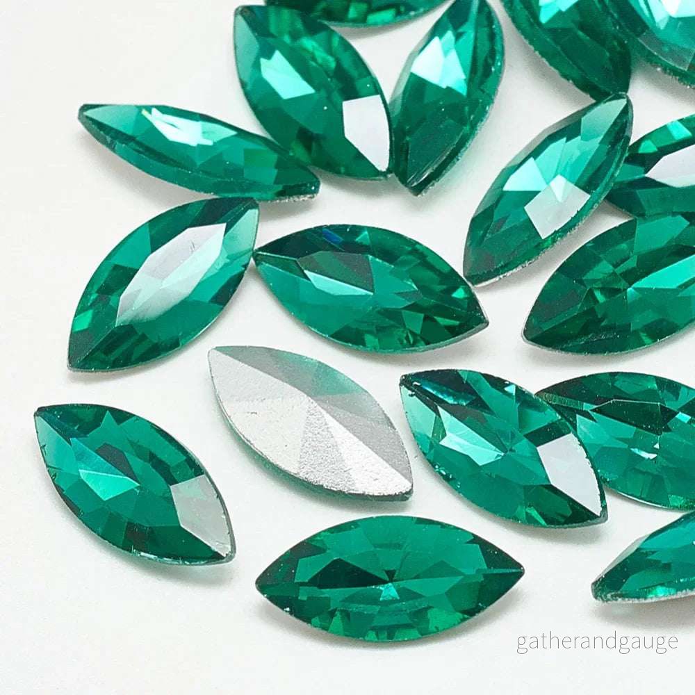 Kinesisk Strass - Navette Emerald 10x5mm 1 Styck - Bild 2