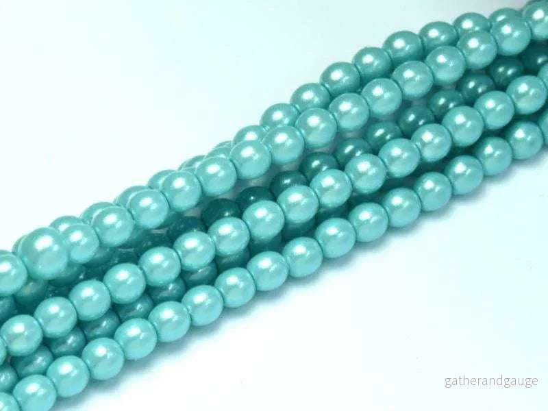 Tjeckiska Pearl Shell - Catalina Blue 2mm, 1 sträng